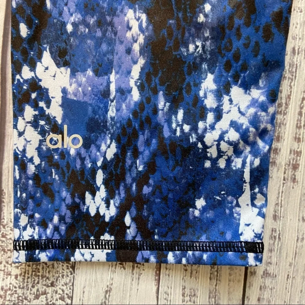 Alo Blue and Black Snake Print Capri. Size Medium. EUC.
